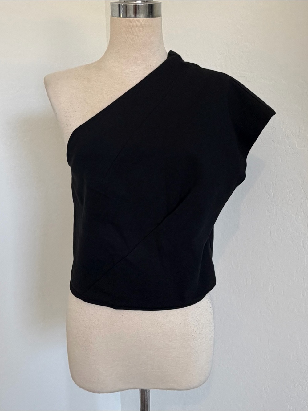 Express Black One Shoulder Crop Top - Picture 2 of 7